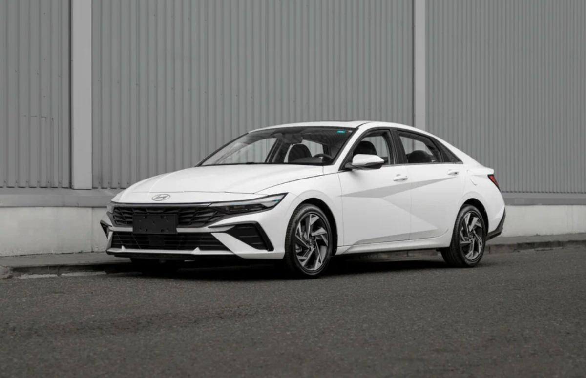 Всего от 2,6 млн рублей: научились продажи рестайлинговых Hyundai Elantra