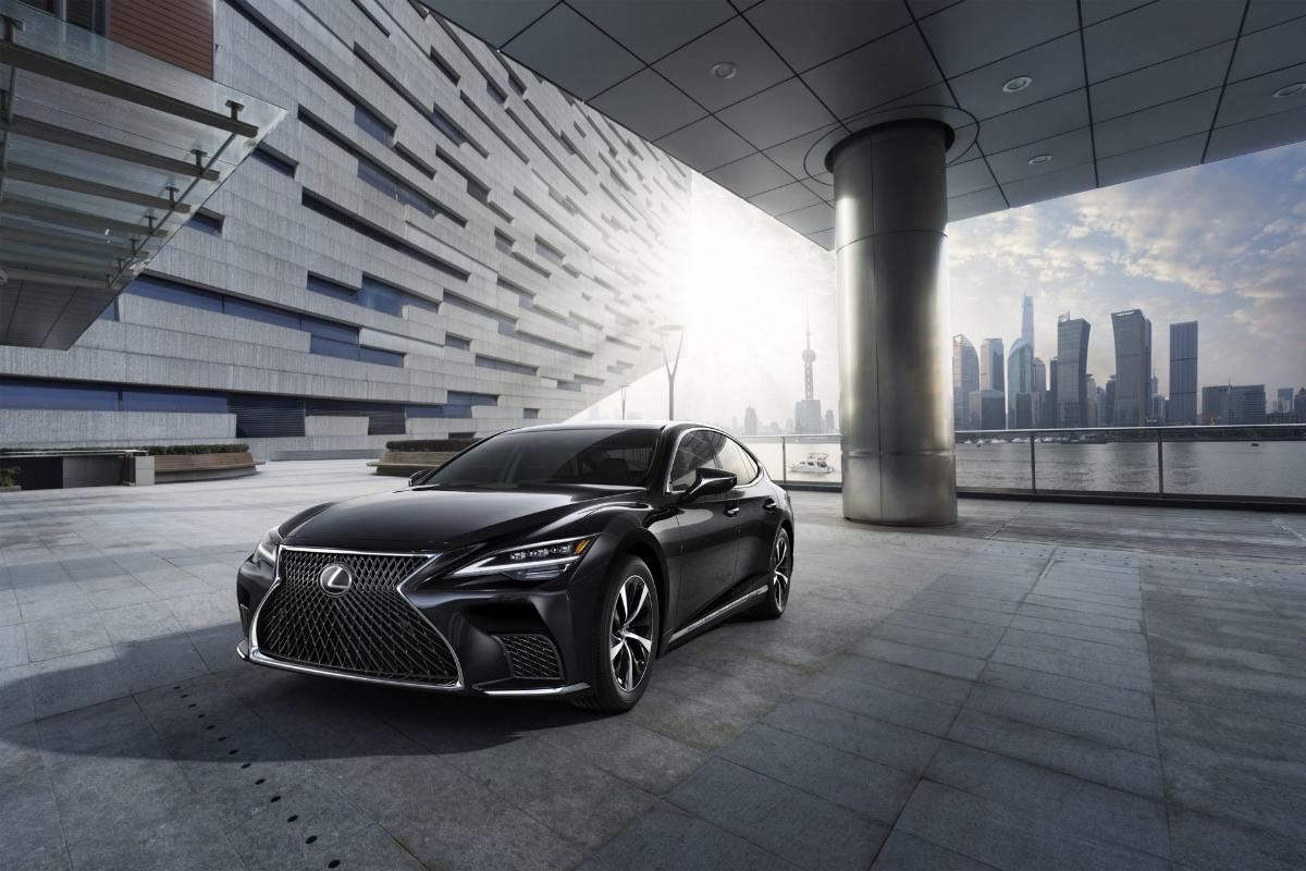 Стартовали продажи Lexus LS 2023 модельного года с новой мультимедиа 