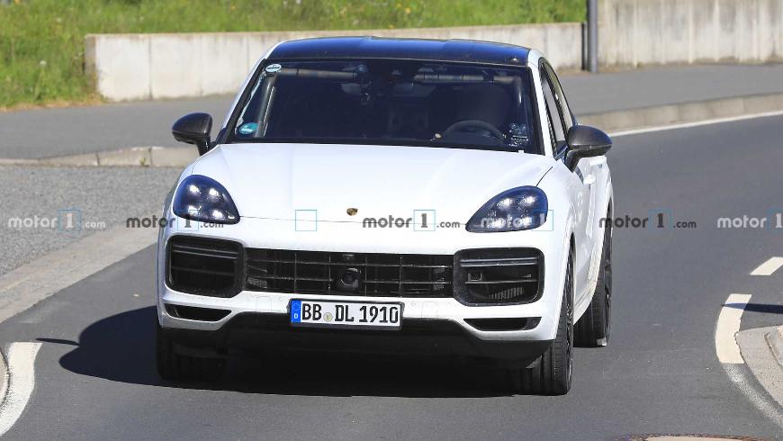 Porsche тестирует прототип кроссовера Cayenne Coupe в мощной версии GTS 
