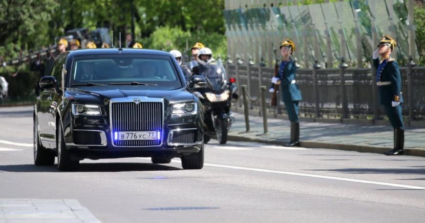 Владимир Путин активно использует «Сенат-лимузин» для рабочих поездок (ВИДЕО)