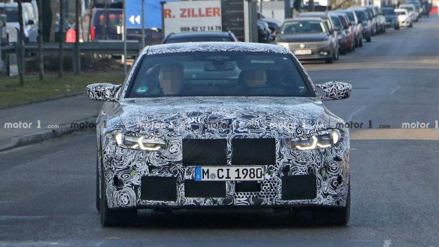 BMW M4 Coupe скрывает под «камуфляжем» новый оригинальный оттенок 