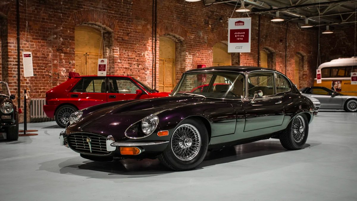 В продаже появился Jaguar E-type как у Брижит Бардо