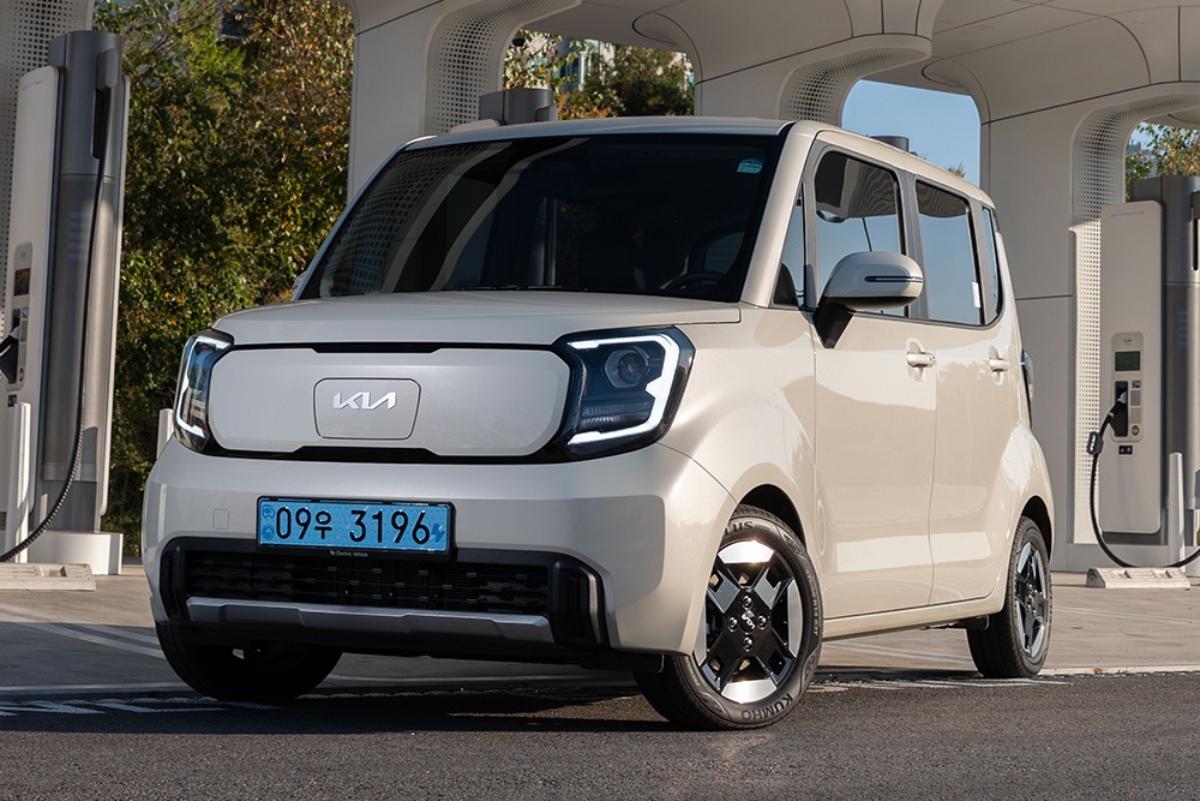 В РФ начались продажи микровэна Ray по цене «Весты» 