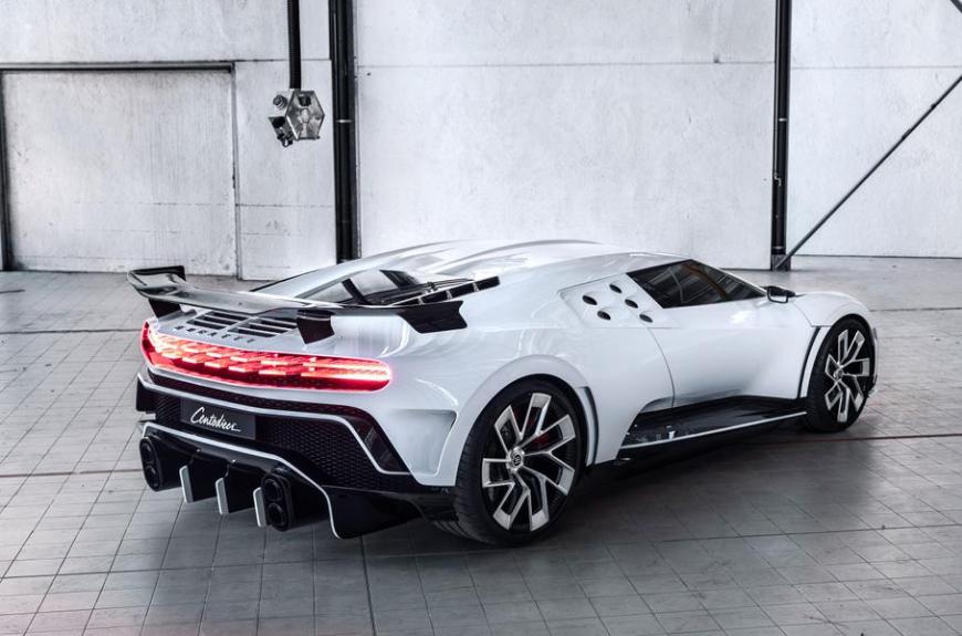 Bugatti официально представила новый гиперкар за 600 млн рублей