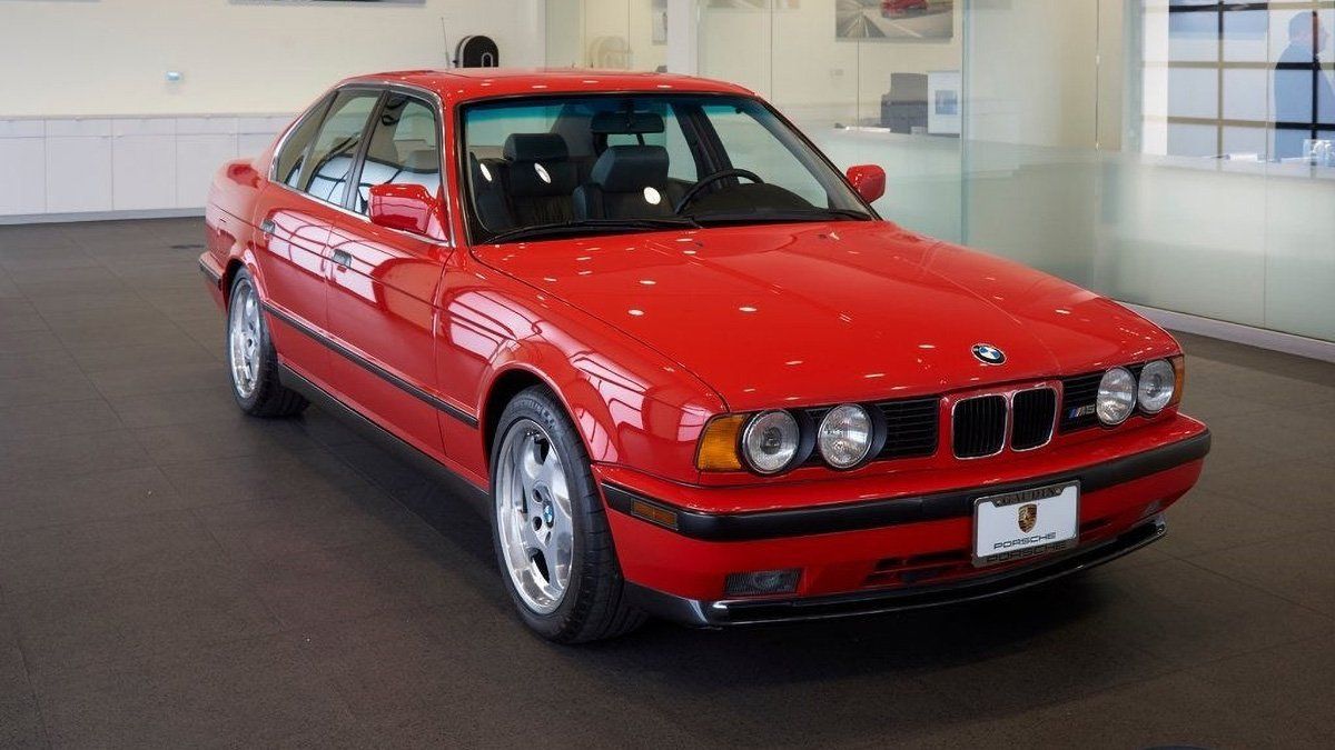 На продажу выставили 29-летнюю BMW M5 в идеальном состоянии