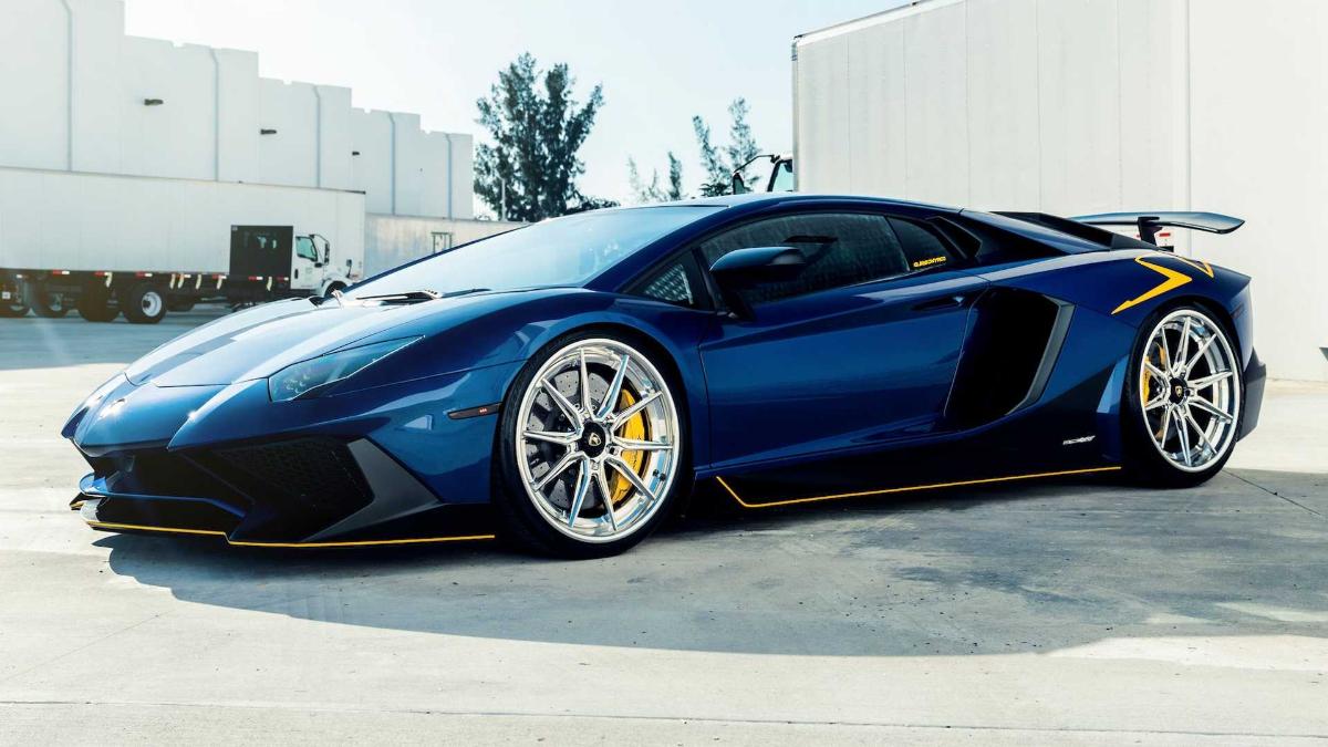 Lamborghini Aventador SV Blue