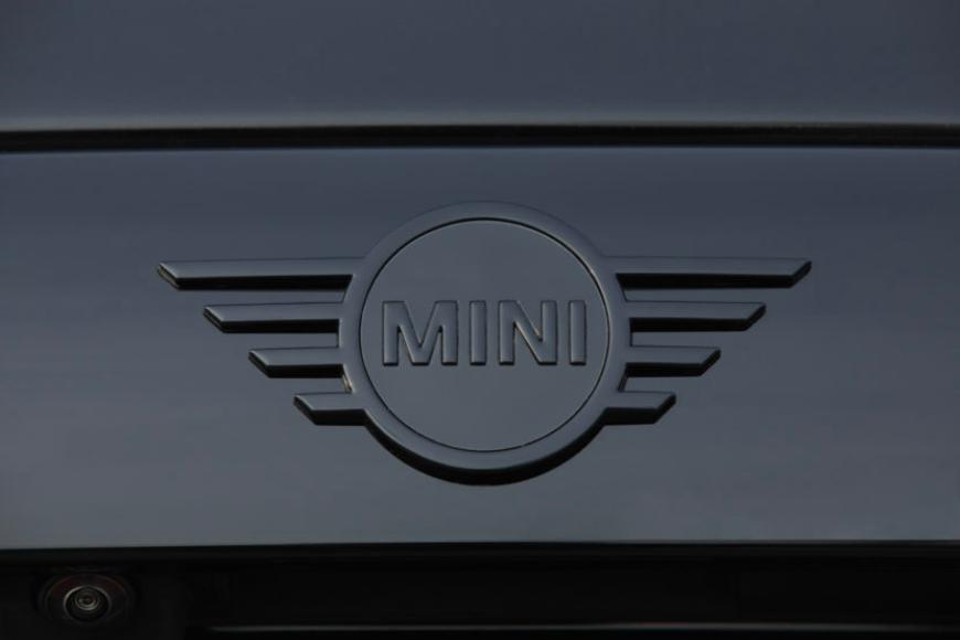 Автомобили MINI могут появиться у дилеров других марок