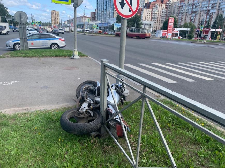 В Санкт-Петербурге мотоциклистка попала в ДТП