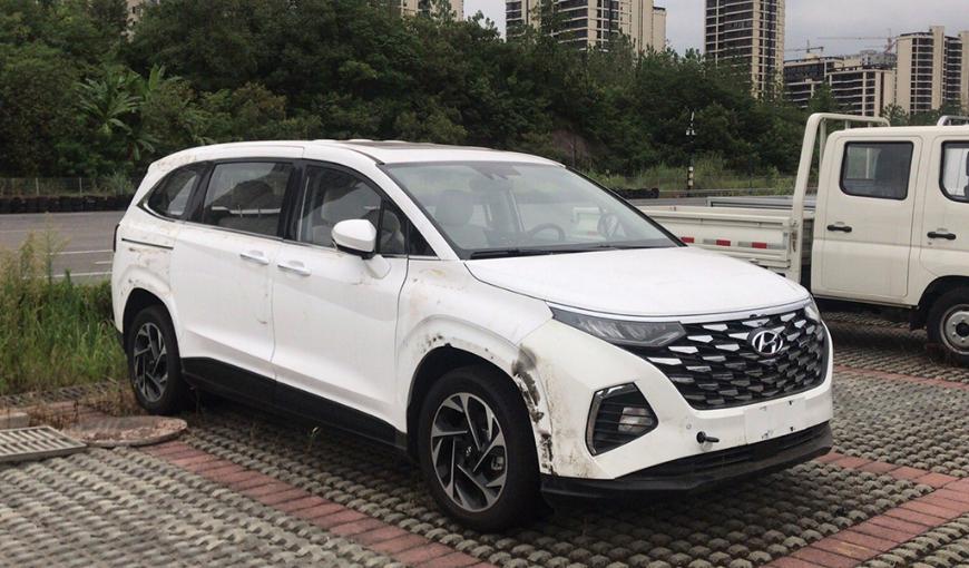 Назвали дату начала продаж нового минивэна Hyundai Custo