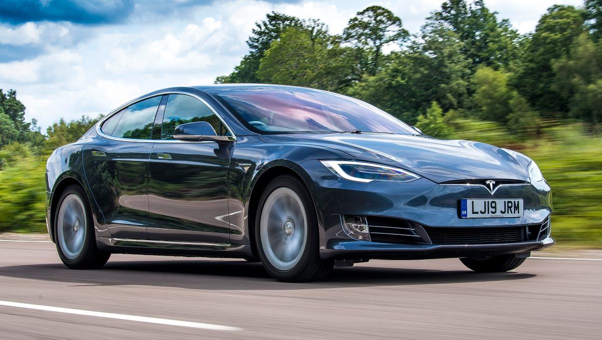 Компания Tesla продавала Model S и Model X с большими скидками в последние 2 дня 2022 года