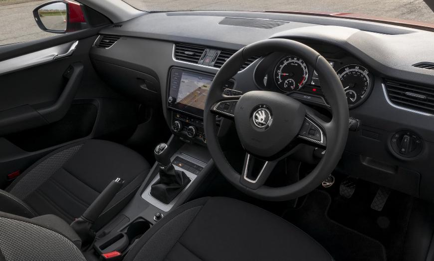 Skoda получила новую версию Octavia SE Drive, цена 1 703 810 рублей