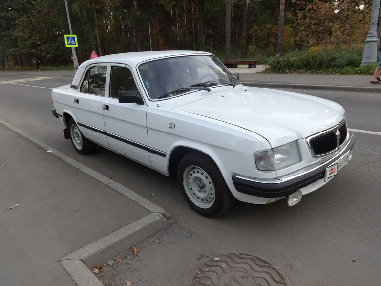 В России предлагают купить новый седан «Волга» 1999 года выпуска