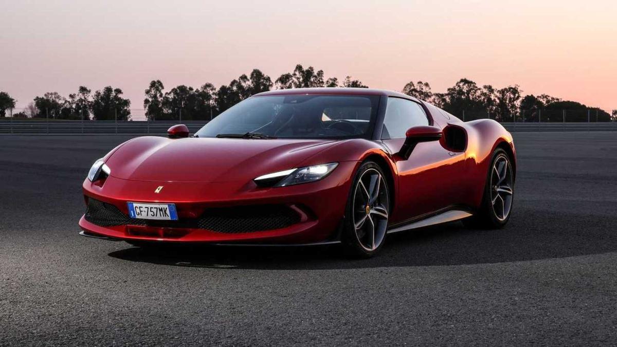 Продажи Ferrari указывают на большую популярность именно гибридных моделей