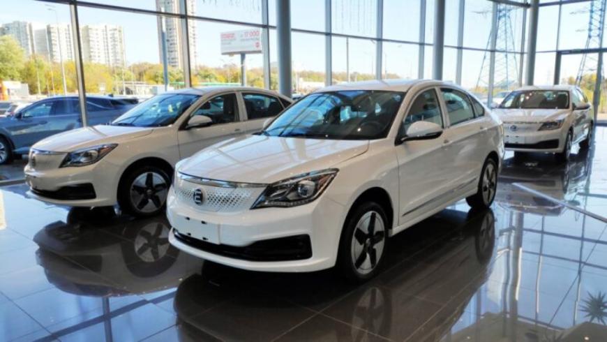 В РФ открылся первый автосалон по продаже электрокаров EVOLUTE