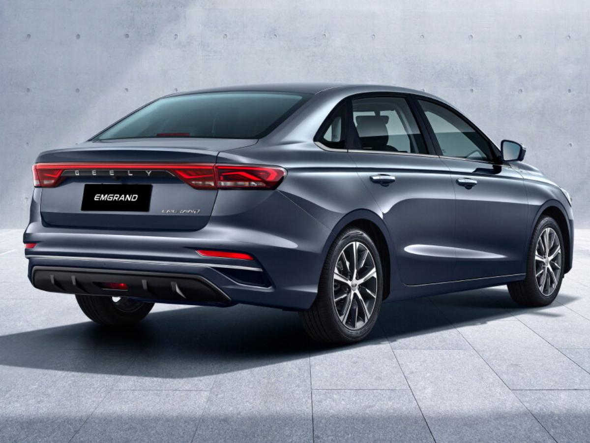 В РФ сняли с продажи самый дешевый вариант семейного седана Geely Emgrand