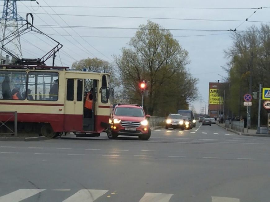 В Санкт-Петербурге из-за ДТП стали трамваи