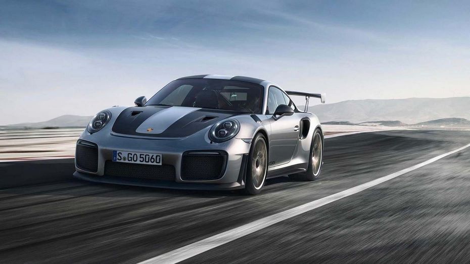 В сети появились первые изображения Porsche 911 GT2 RS Touring Package