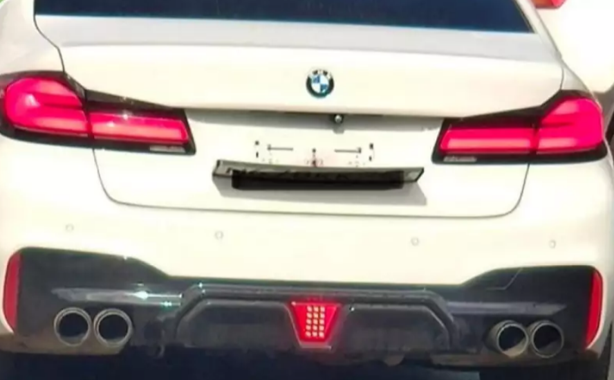 Водитель BMW со скрывающим номера устройством был пойман сотрудниками полиции