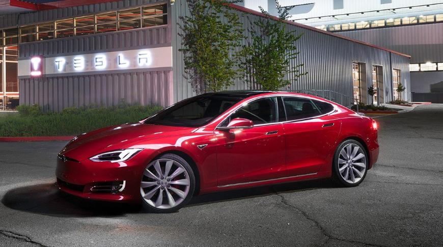В продажу поступил Tesla Model 3 Mid Range RWD