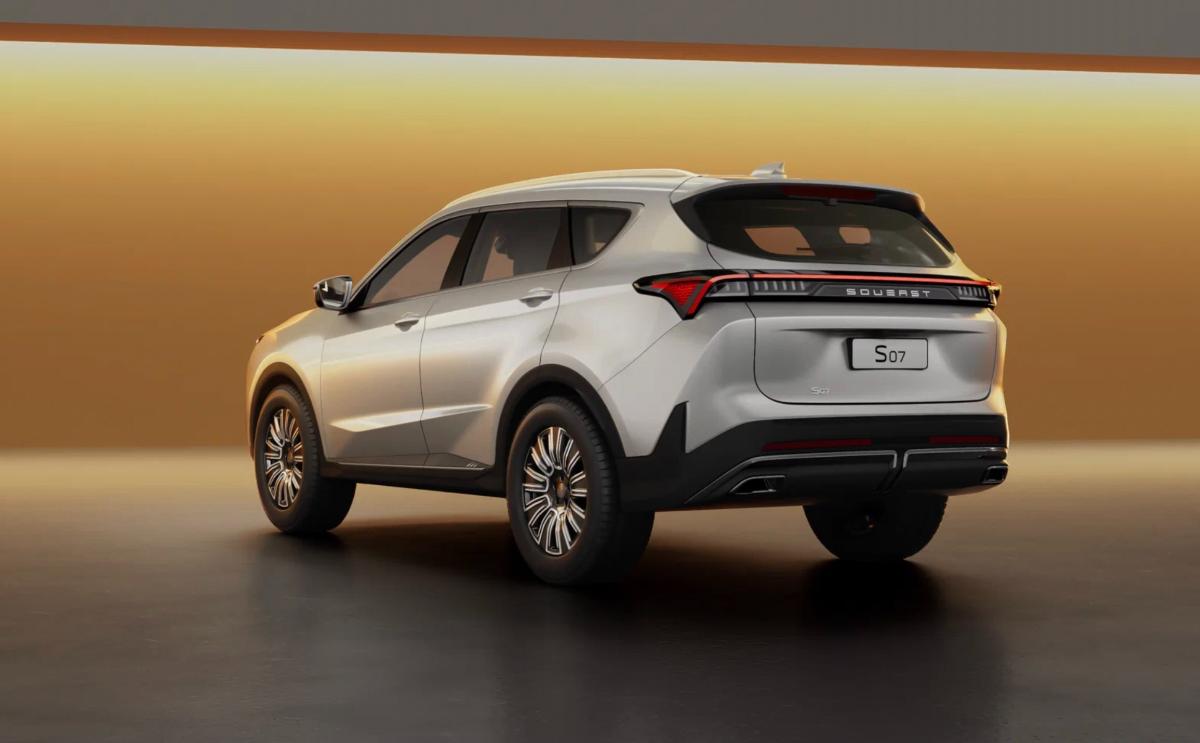 Сравнили цены: в России переплата за Soueast S07 больше 1 млн