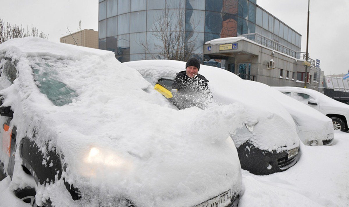 завалило москву снегом