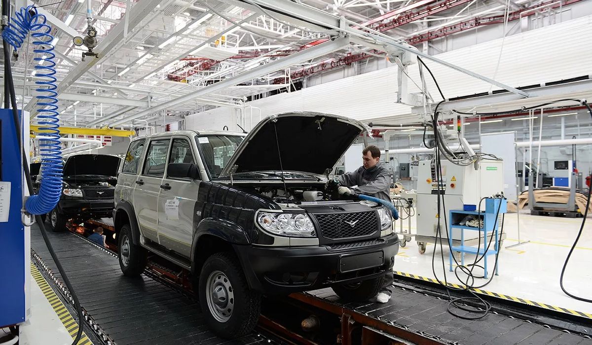 УАЗ оснащает 20 тысяч внедорожников российскими "мозгами" с удаленным запуском и слежением - это изменит всё