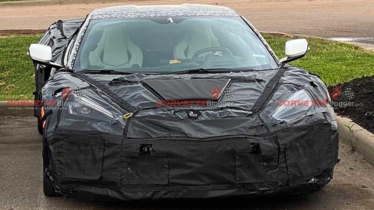 В интернет попали новые снимки с тестов мощного спорткара Chevrolet Corvette Z06