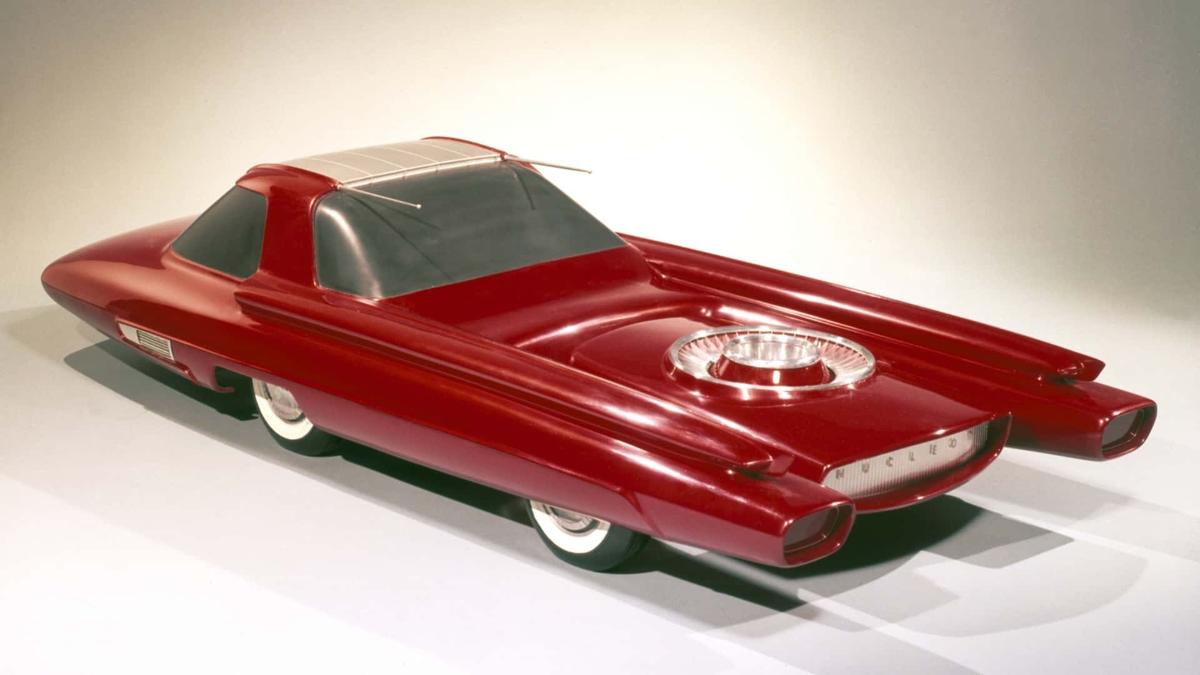 В 50-х годах Ford представил автомобиль с ядерным двигателем и запасом хода в 8 000 км.