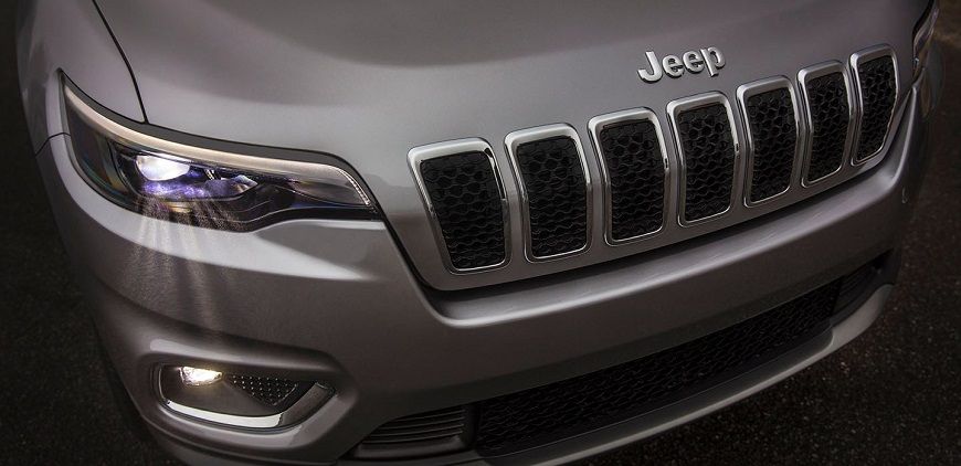 Российские дилеры Jeep начали продажи обновленного кроссовера Cherokee