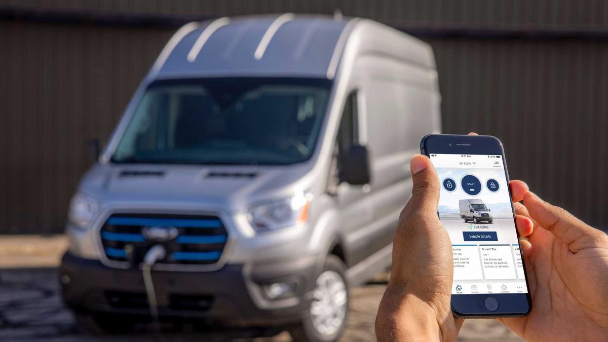 Ford начинает продажи электрического фургона E-Transit. Известны цены