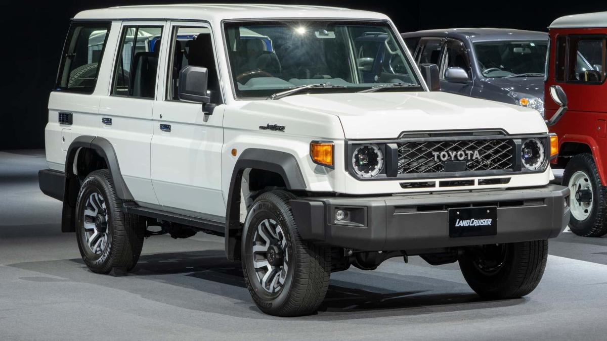 Легендарный Toyota Land Cruiser 70 на российском рынке стал дешевле на 600  тыс. рублей