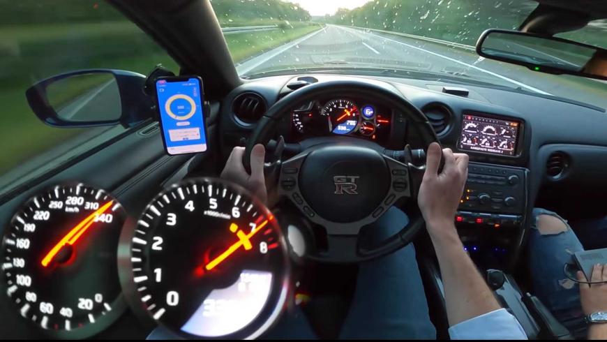 Смотрите, как 1400-сильный Nissan GT-R несется по автобану