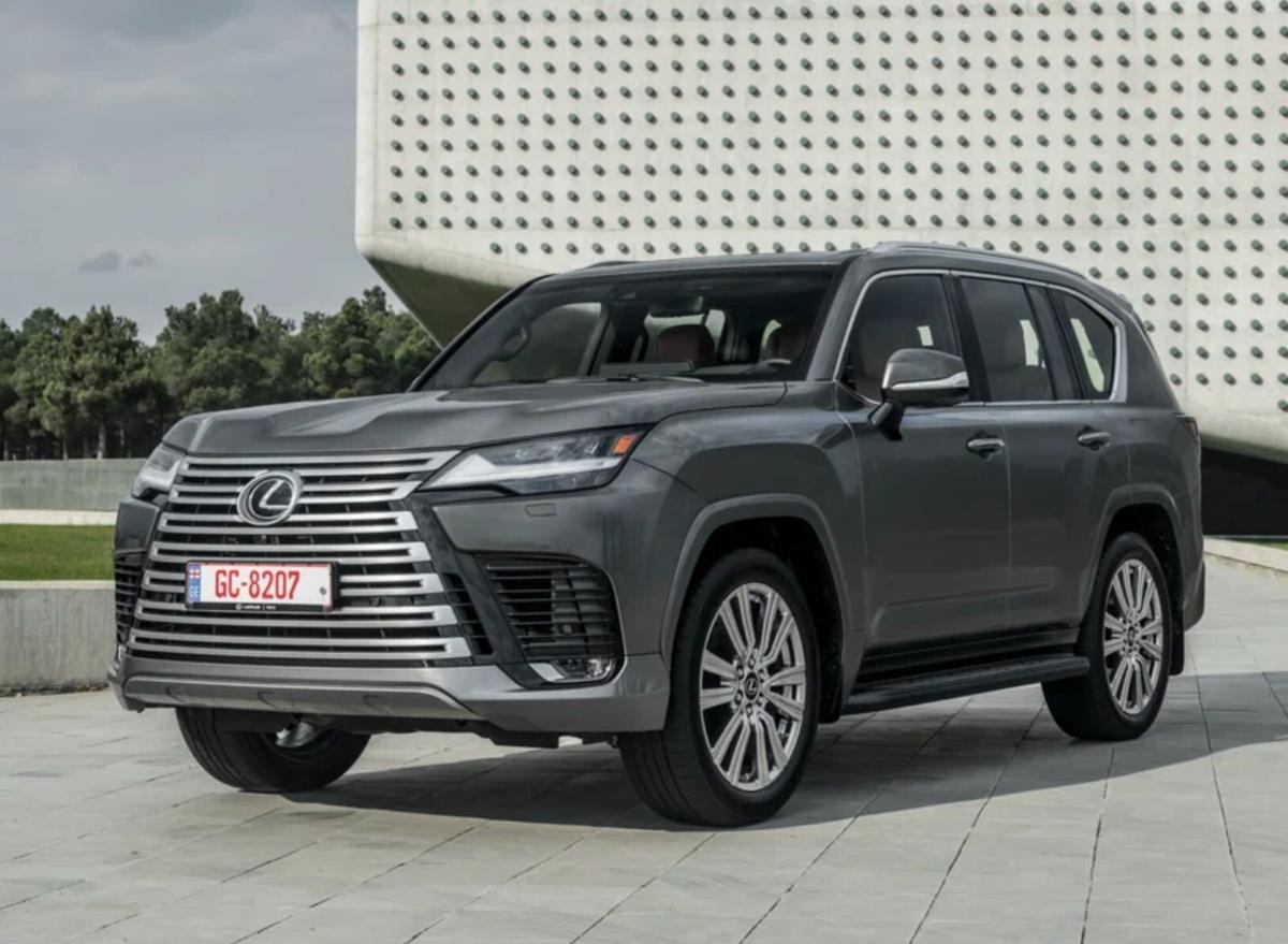 «Автостат»: В России в 2,2 раза выросли продажи марки Lexus