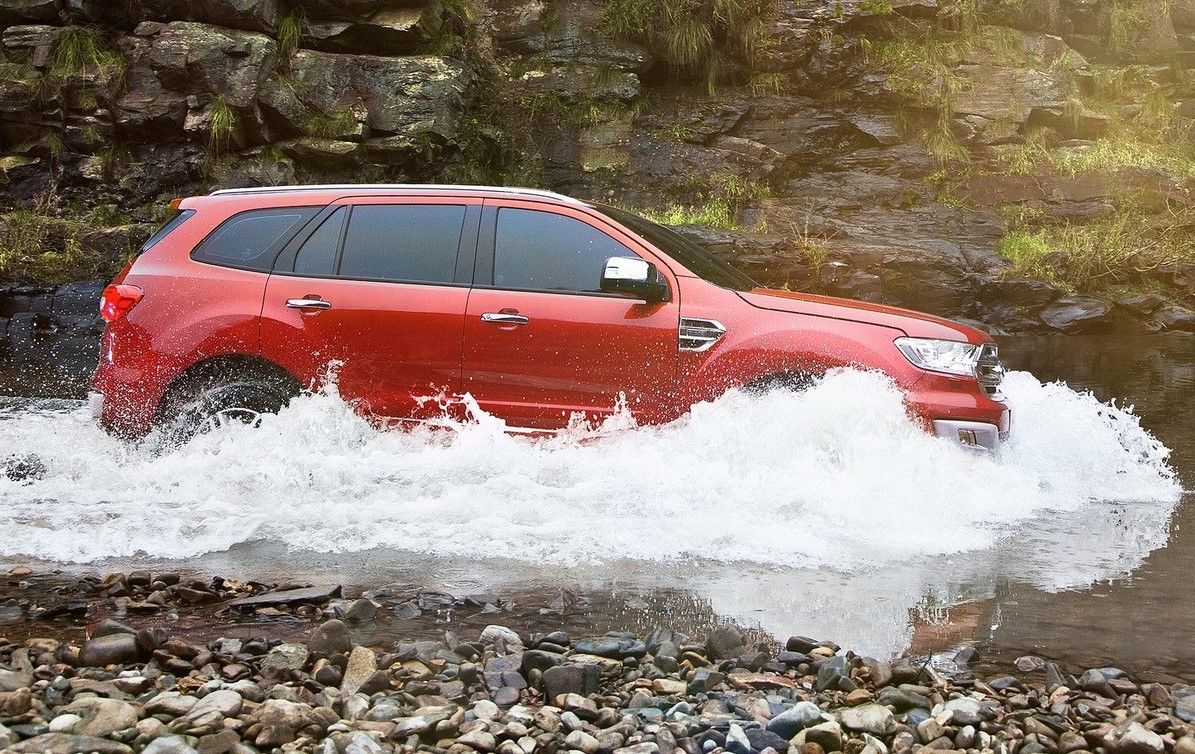 Обновленный внедорожник Ford Everest уже вышел на дорожные испытания