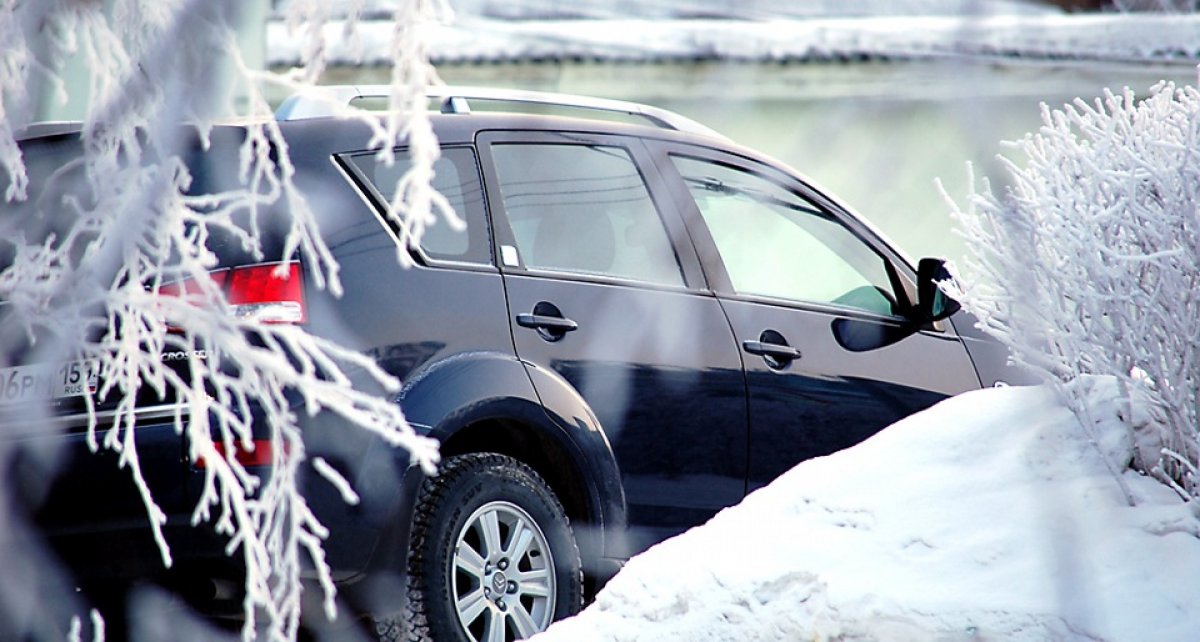 Автоэксперты объяснили, как правильно выехать из снежного плена на автомобиле