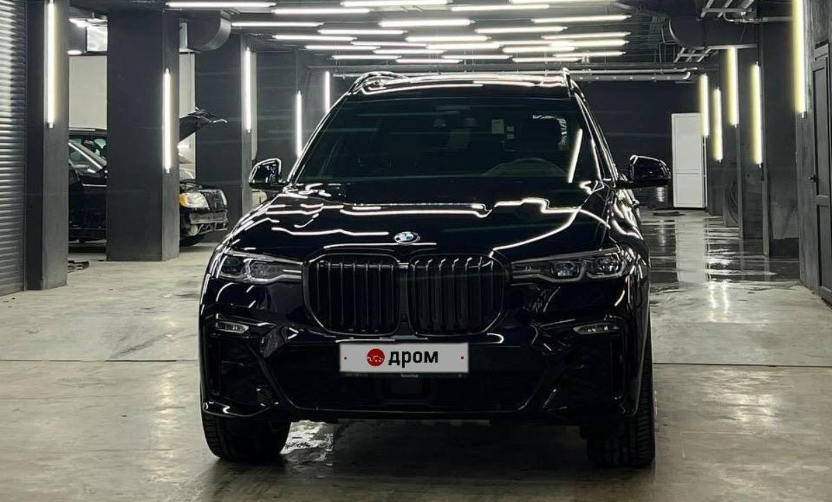В России на продажу выставили подержанный BMW X7 в состоянии нового авто 