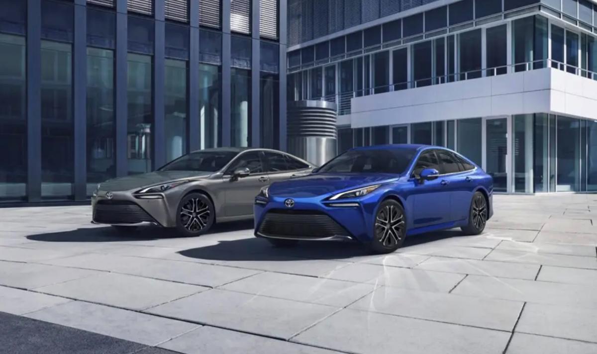 Toyota Mirai 2026: бесплатное ТО и гарантия 8 лет