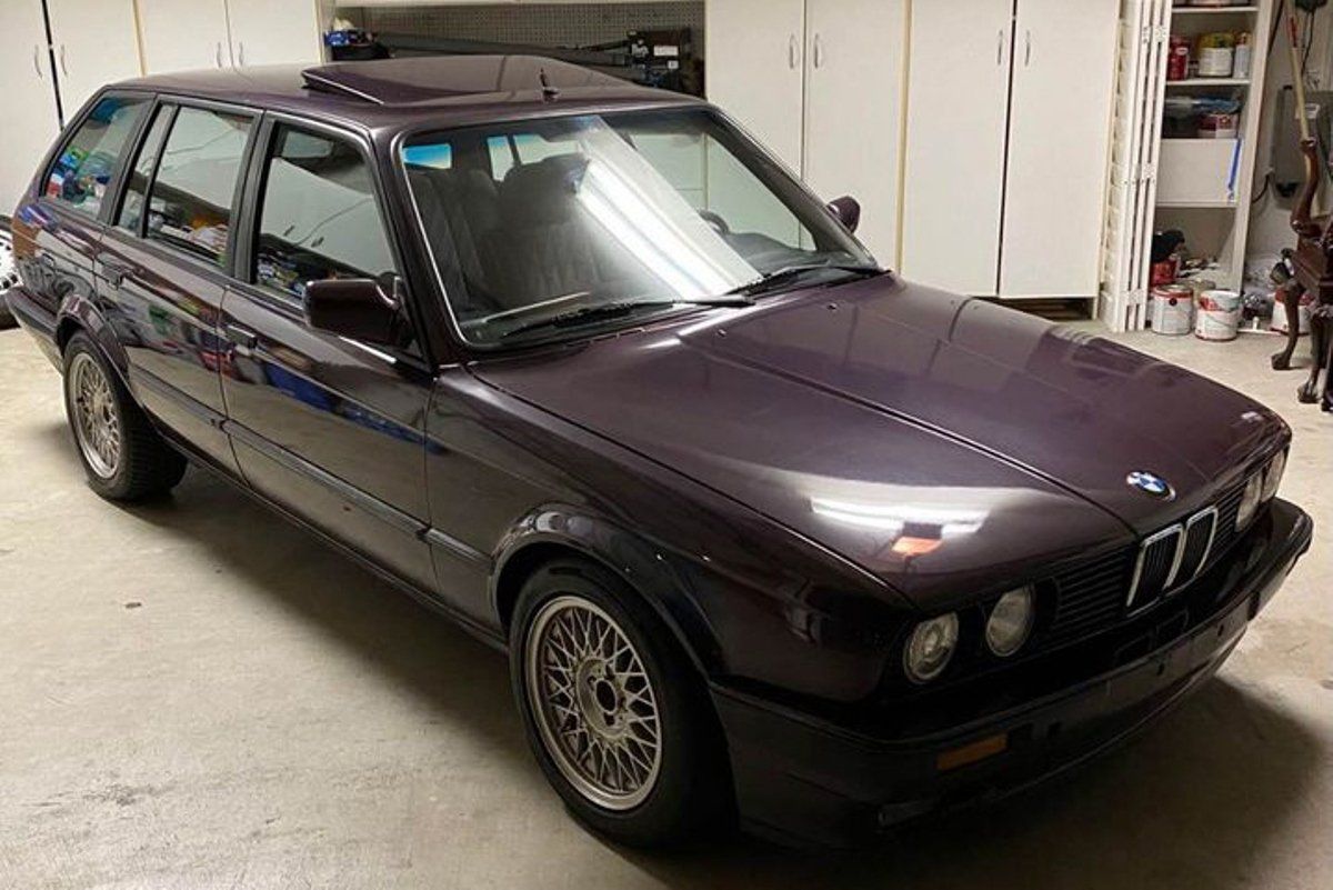 В продаже появился редкий универсал BMW 3-Series Touring E30