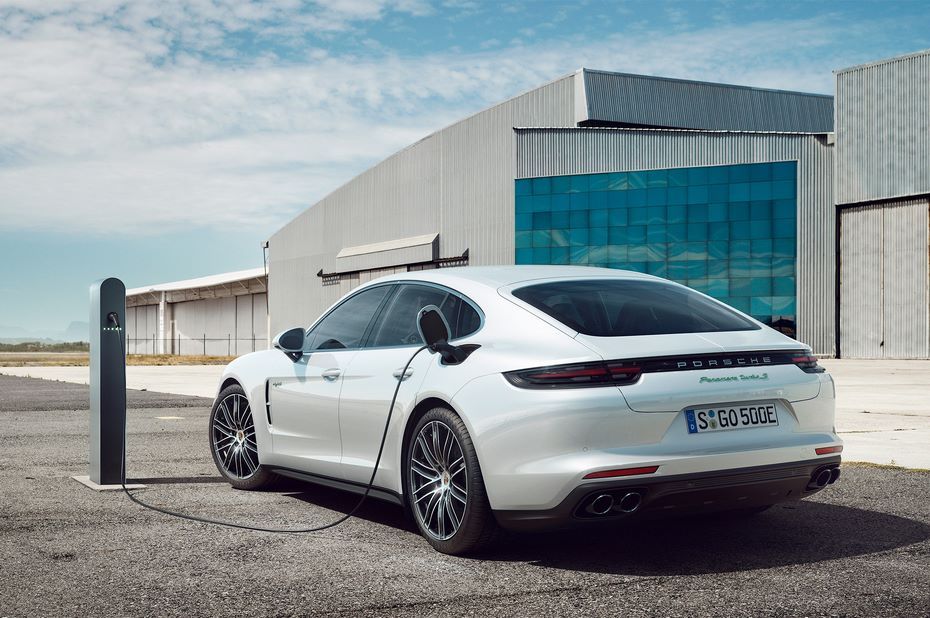 Немецкий бренд Porsche постарается максимально оттянуть ввод беспилотных технологий