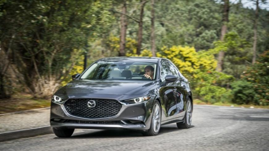 Названа стоимость новой версии седана Mazda3