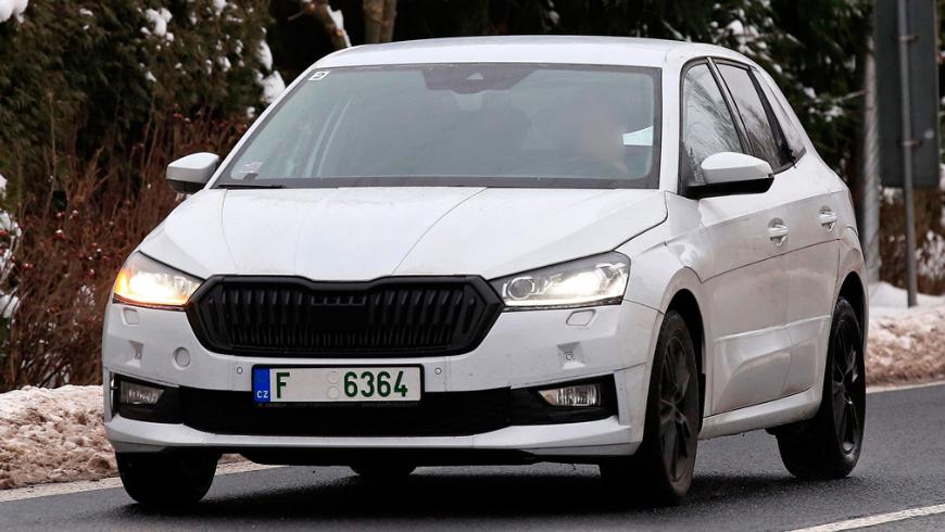 Новую Skoda Fabia сфотографировали без камуфляжа