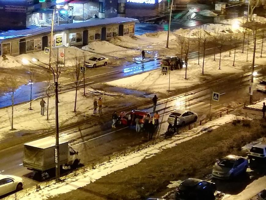 В ночном ДТП в Санкт-Петербурге пострадали два человека