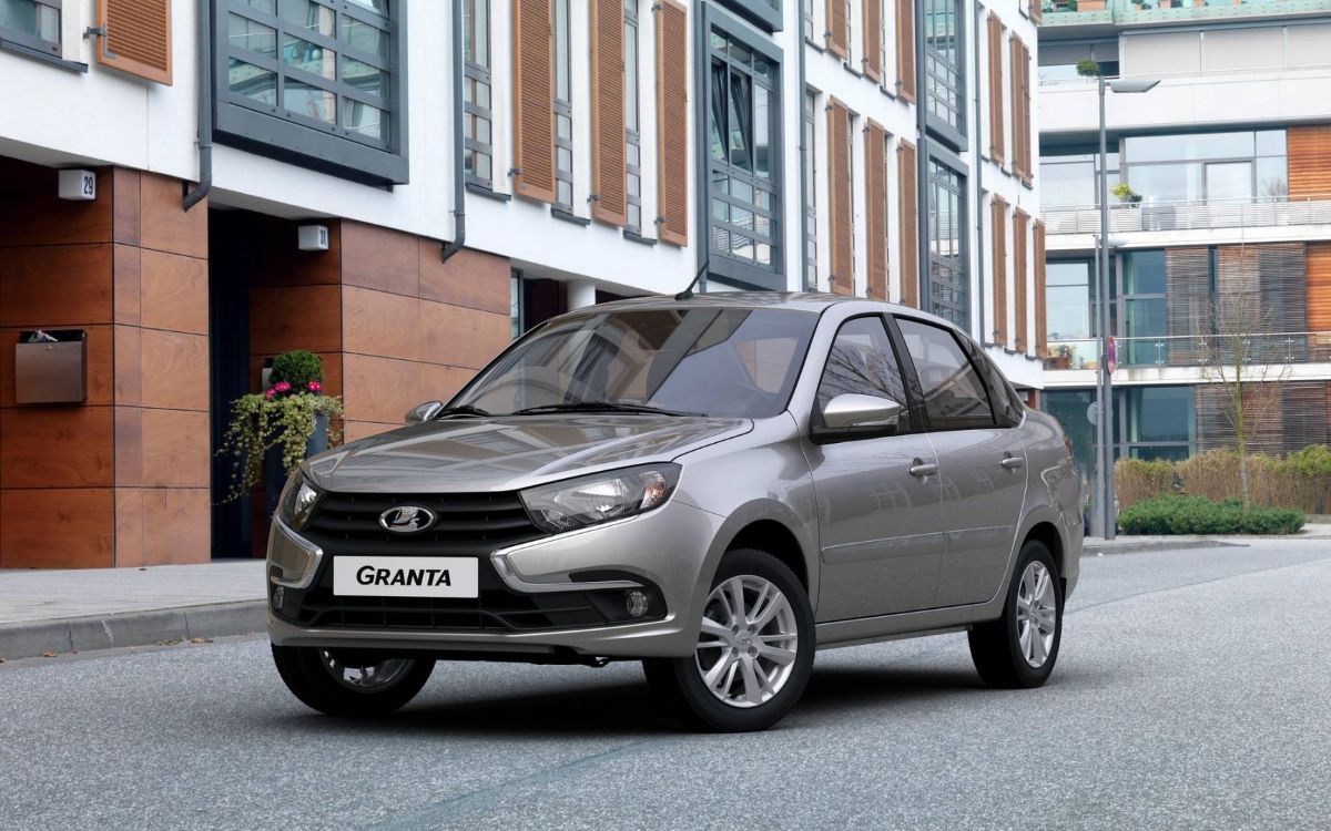 АвтоВАЗ» резко увеличит сборку самой дешевой LADA Granta Standard