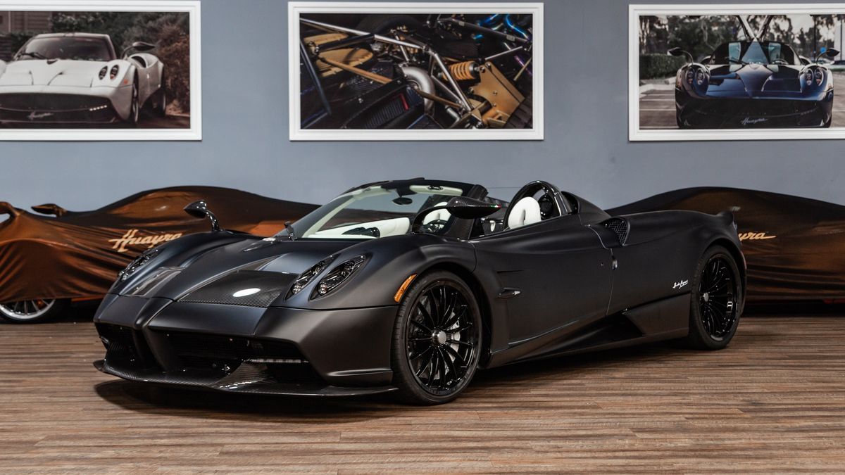 В продаже появился редкий гиперкар Pagani Huayra Roadster BC