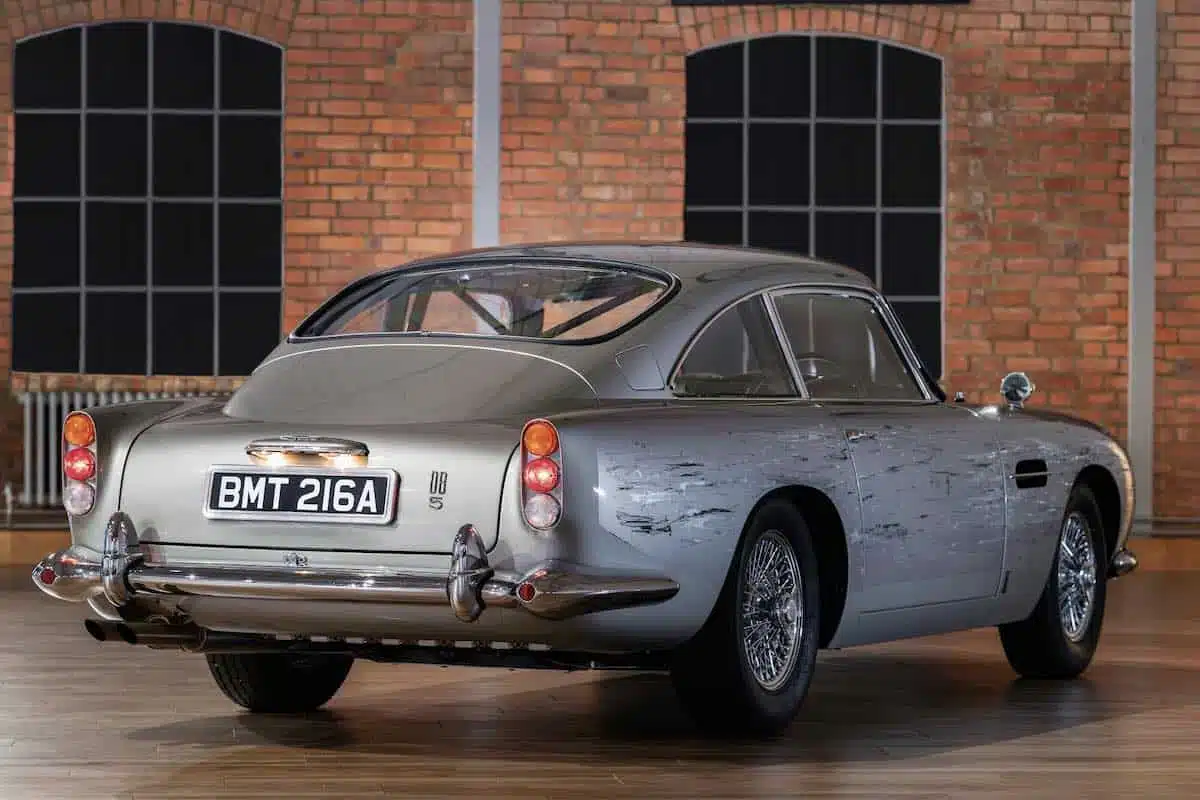 На аукционе продана каскадерская версия Aston Martin DB5 из фильма «Не время умирать» 