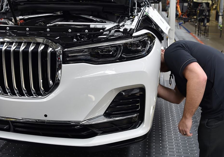 BMW X7: первые живые фотографии нового флагманского кроссовера