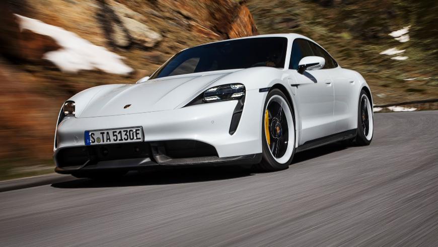 Электрический седан Porsche Taycan устанавливает новый рекорд скорости 