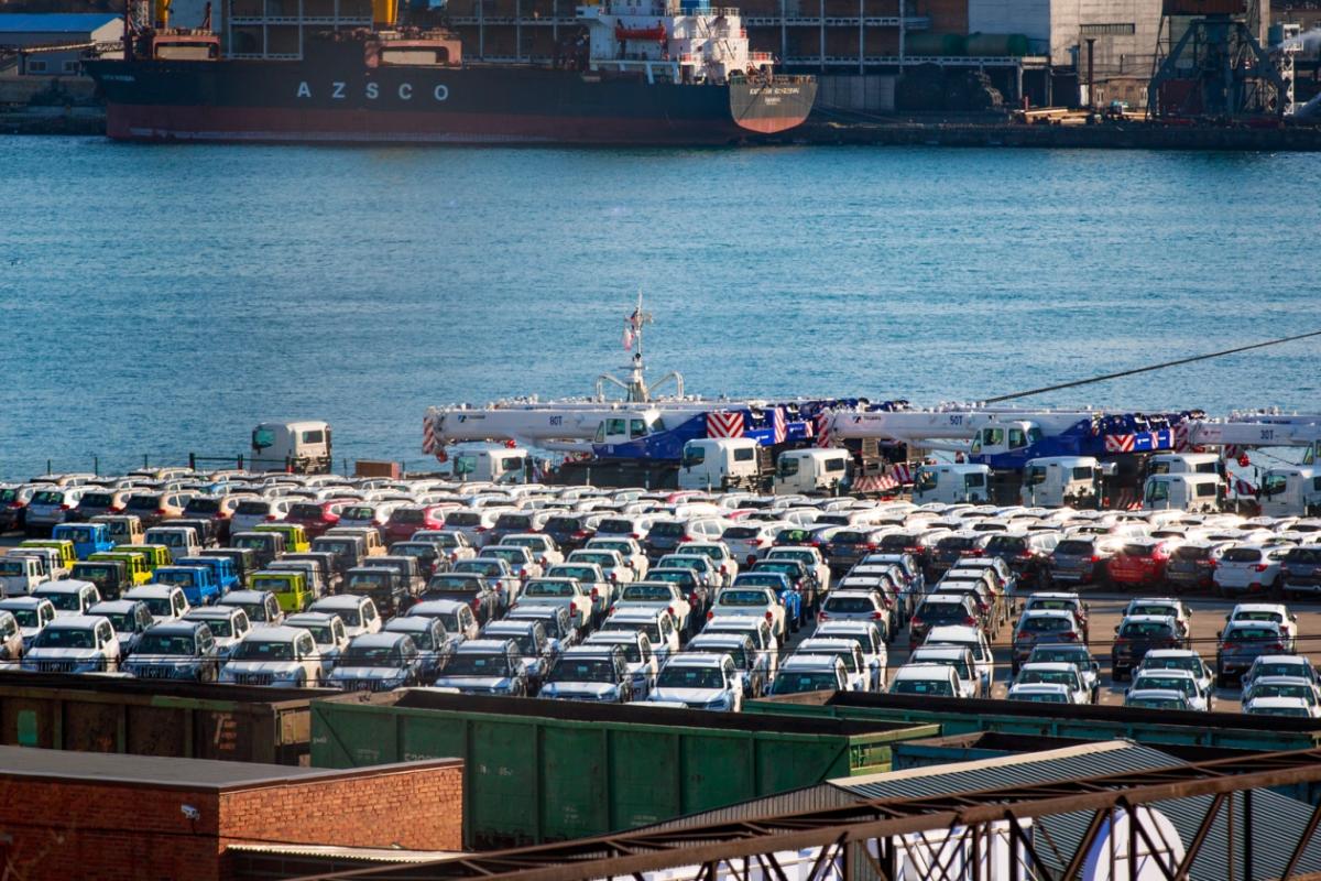 Почти 200 тысяч подержанных автомашин ввезено через Владивосток в 2022 году