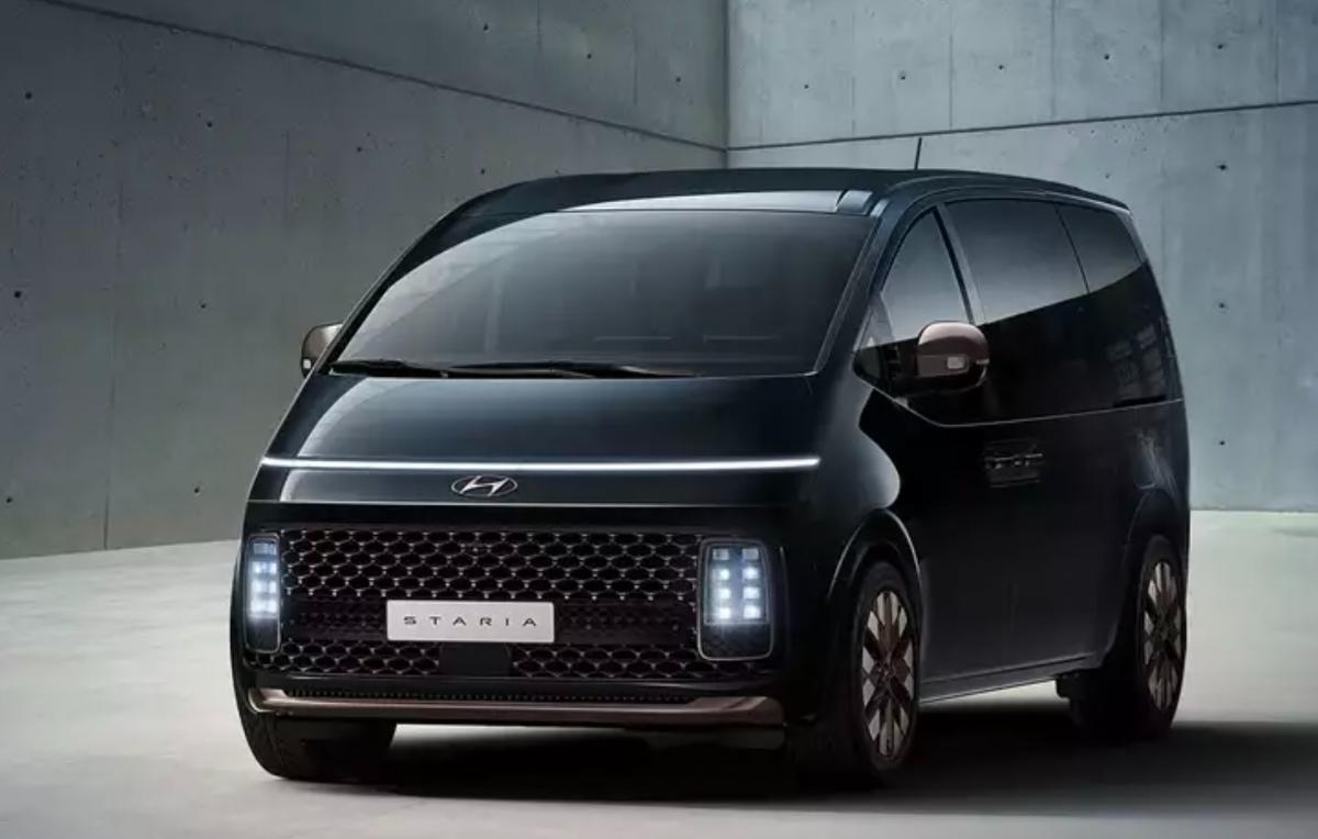 Hyundai представит улучшенный минивэн Staria Electric 9 января в Брюсселе