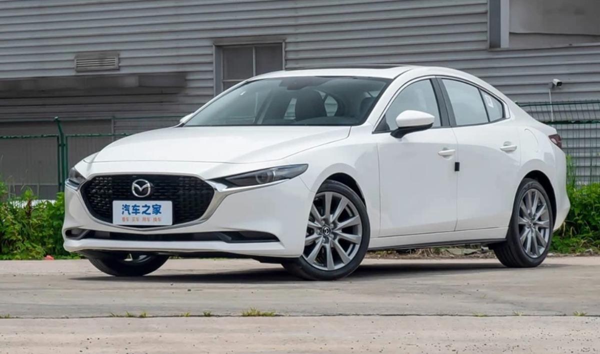 На рынок вышел новый седан гольф-класса Mazda за 1 млн рублей 